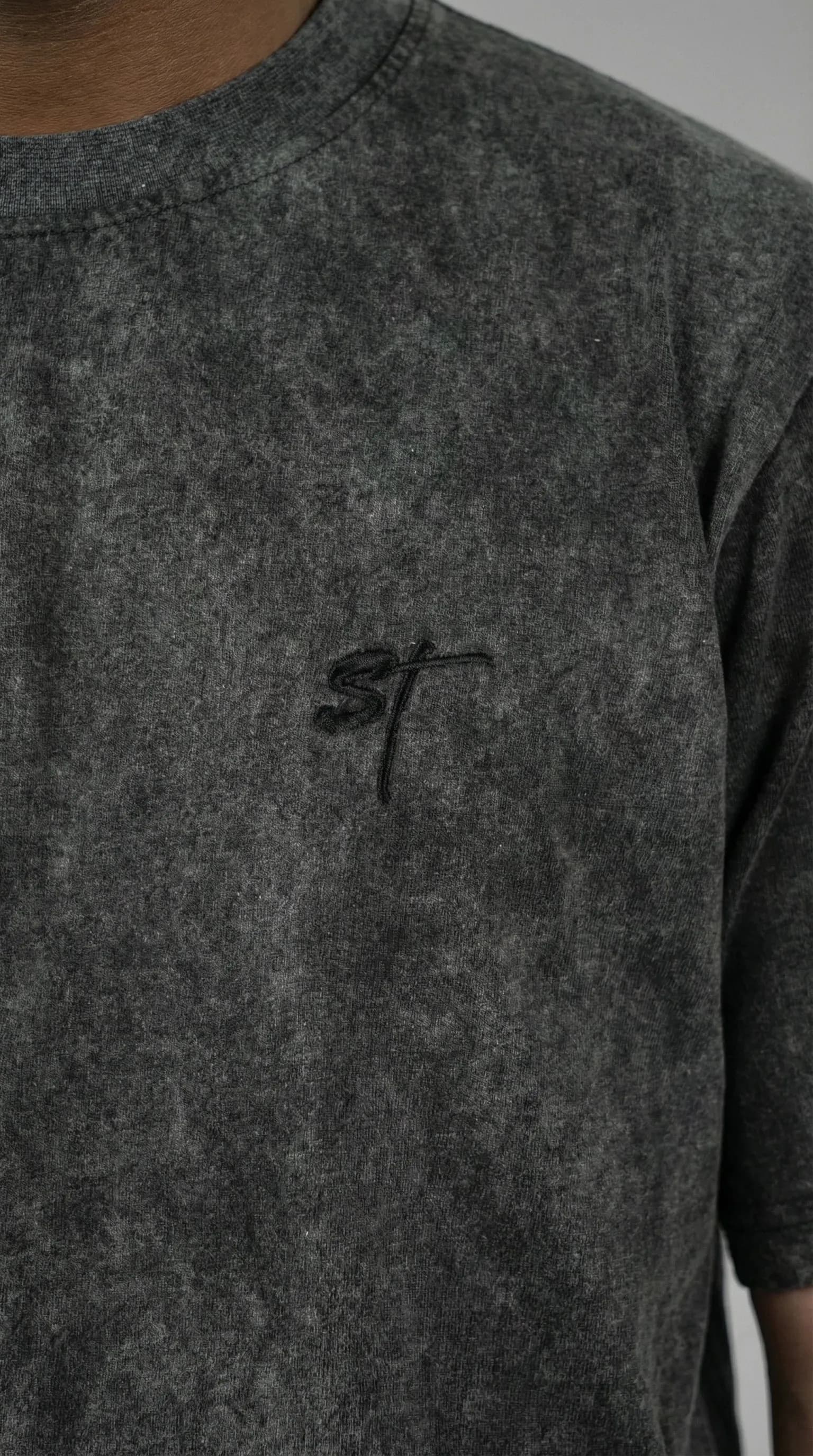 T-Shirt "Ash Basic" – Washed Black 220 GSM